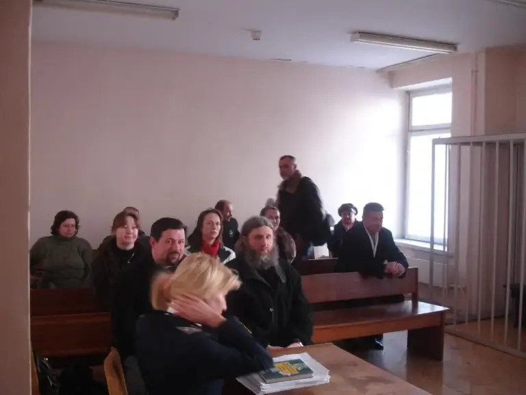 Суди на контролі у громади