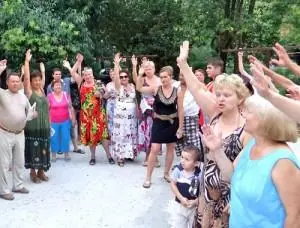 Скільки будем воювати, час нам ОСН збирати, благоустрій будувати.