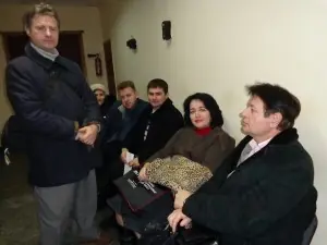 чекаємо суду