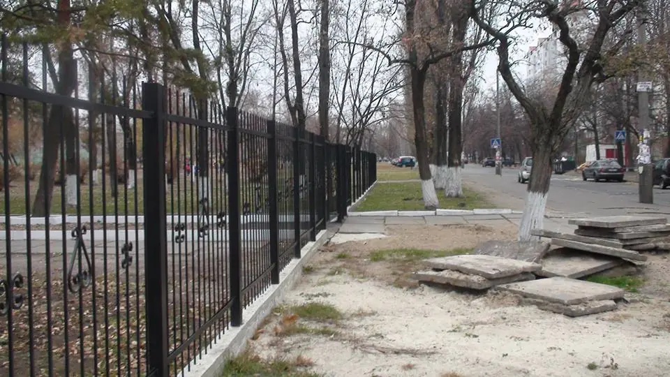 Школи стають рейдерами, оскільки освіта загрузла в омані