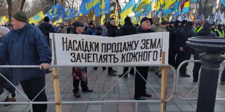 Конституцію України до безпосереднього виконання і 30 річчя незалежності України зустрінемо з гідністю.